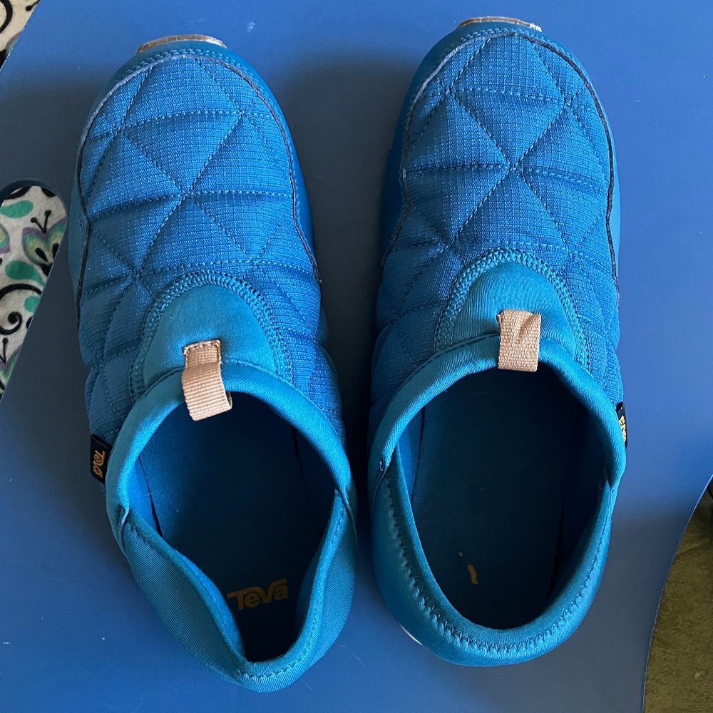 Teva ReEMBER Big Kids Size 6, Blue Coral